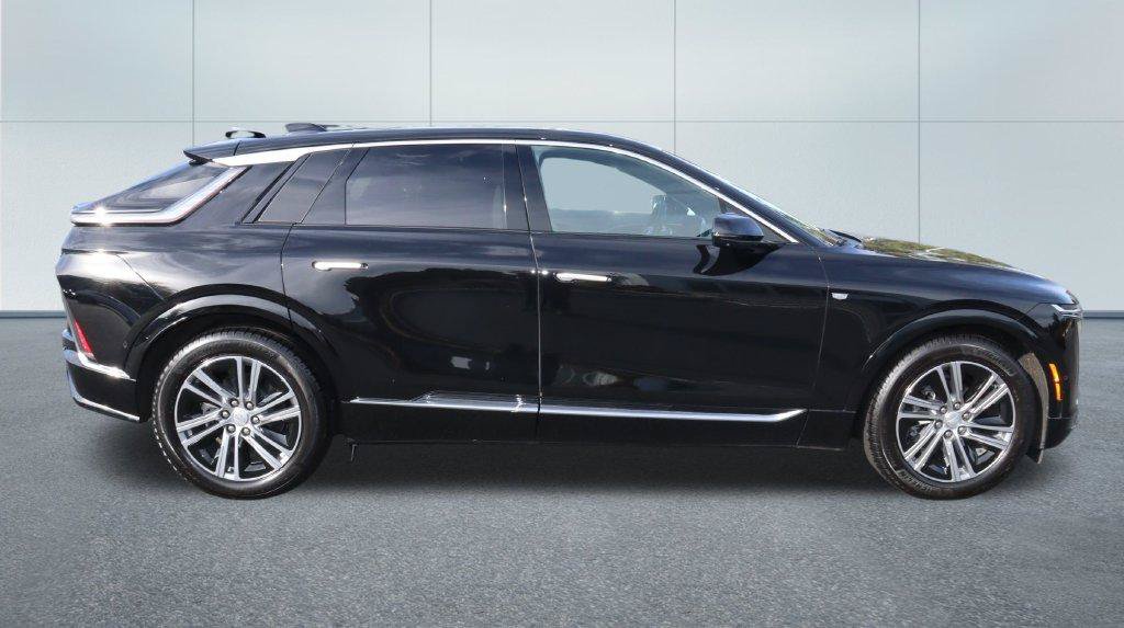 Certified 2024 Cadillac Lyriq Luxury AWD/4WD image 8