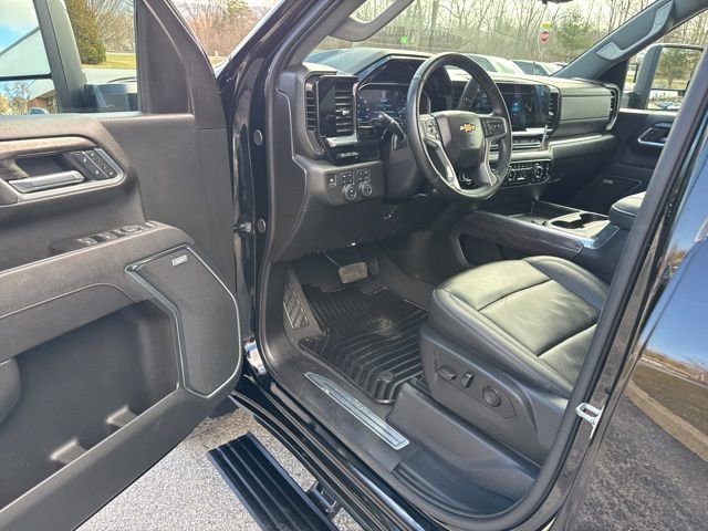 Used 2025 Chevrolet Silverado 2500 LTZ w/ LTZ Premium Package image 73