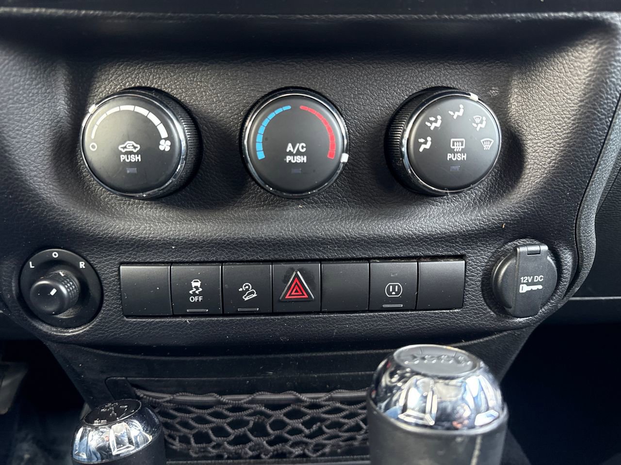 Used 2018 Jeep Wrangler Unlimited Sahara image 22