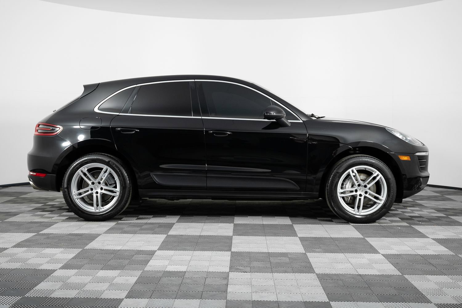 Used 2016 Porsche Macan S image 9