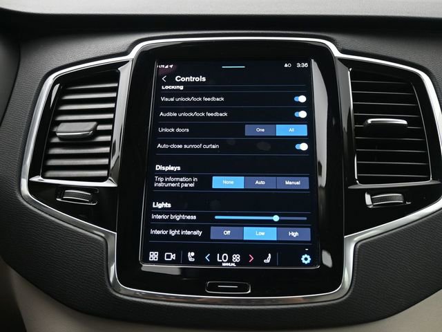 Used 2023 Volvo XC90 T8 Plus image 17