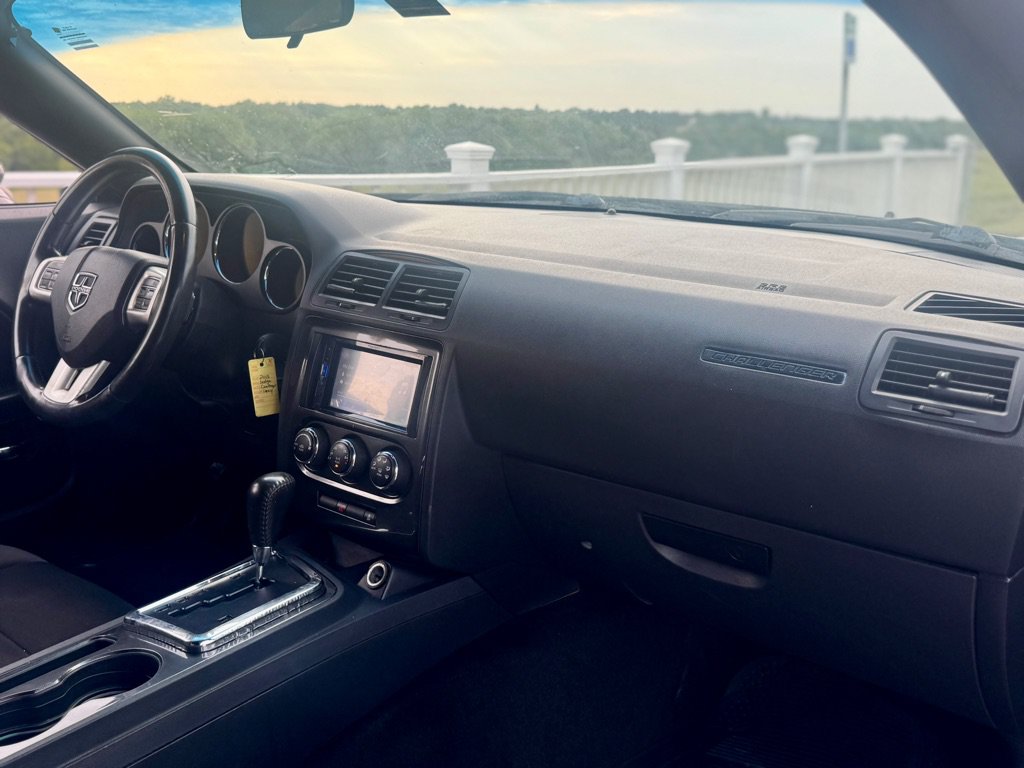 Used 2013 Dodge Challenger SXT RWD image 14