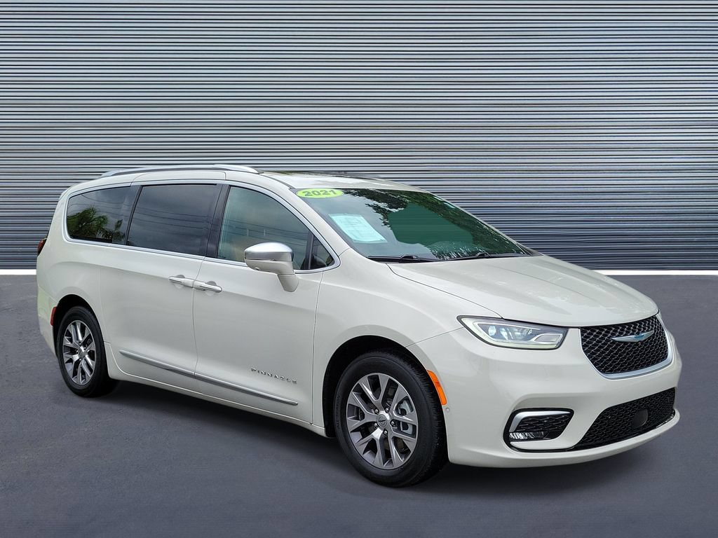 Used 2021 Chrysler Pacifica Pinnacle FWD image 2