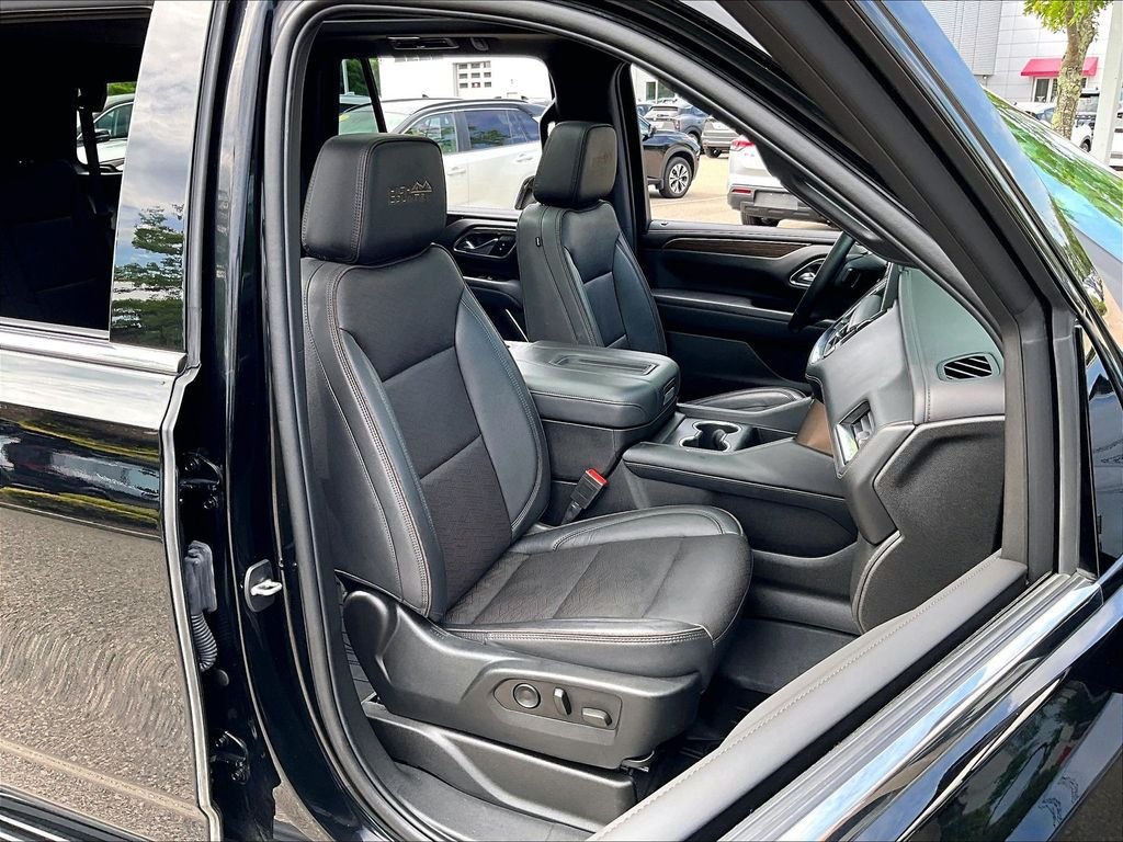 Used 2023 Chevrolet Tahoe High Country AWD/4WD image 11