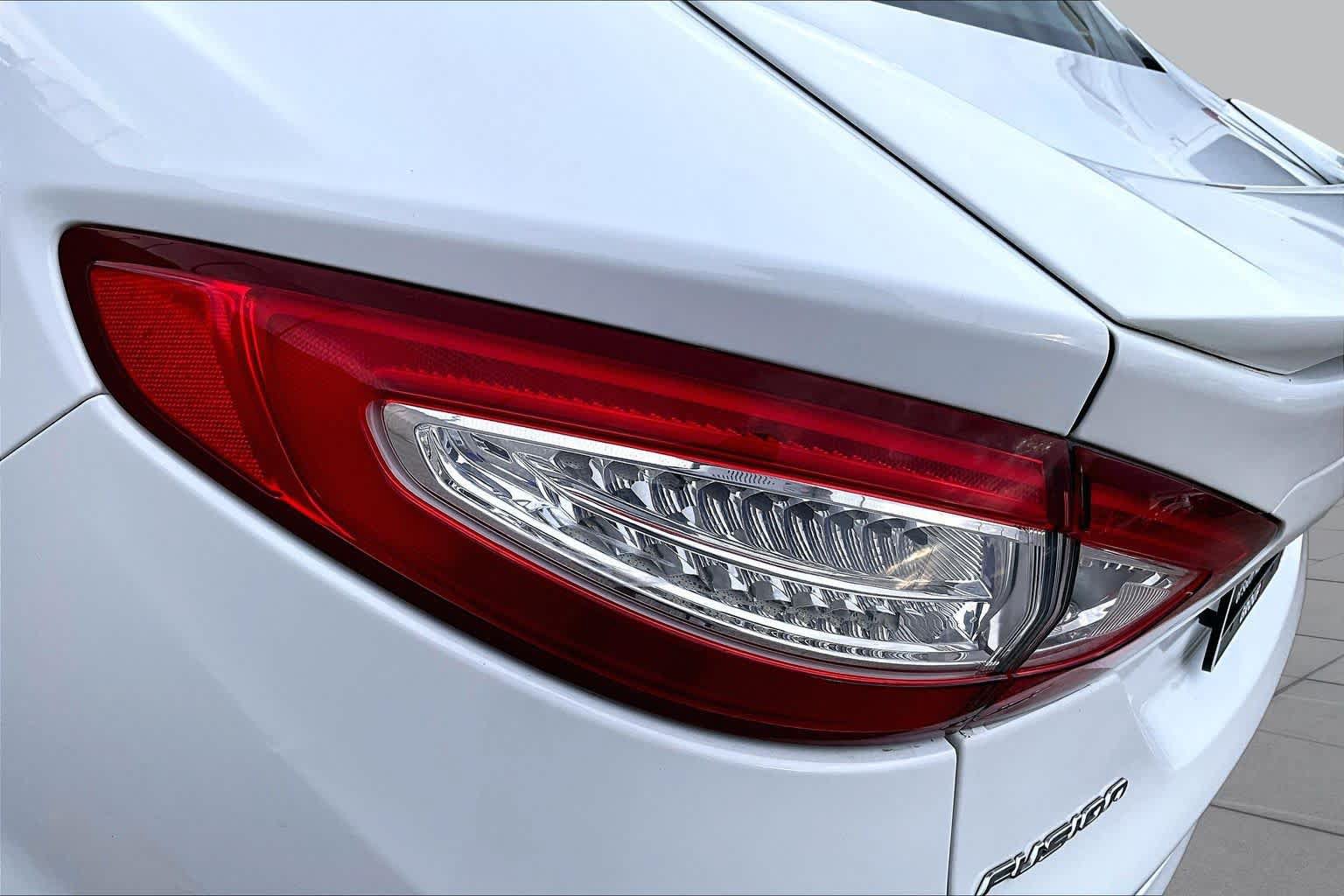 Used 2016 Ford Fusion Titanium FWD image 27