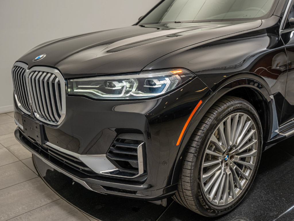 Used 2020 BMW X7 xDrive50i w/ Dynamic Handling Package AWD/4WD image 3