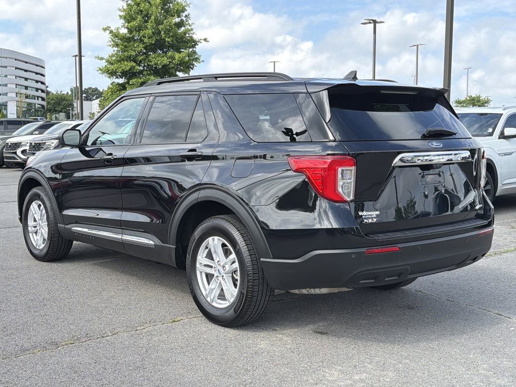 Used 2023 Ford Explorer XLT AWD/4WD image 3