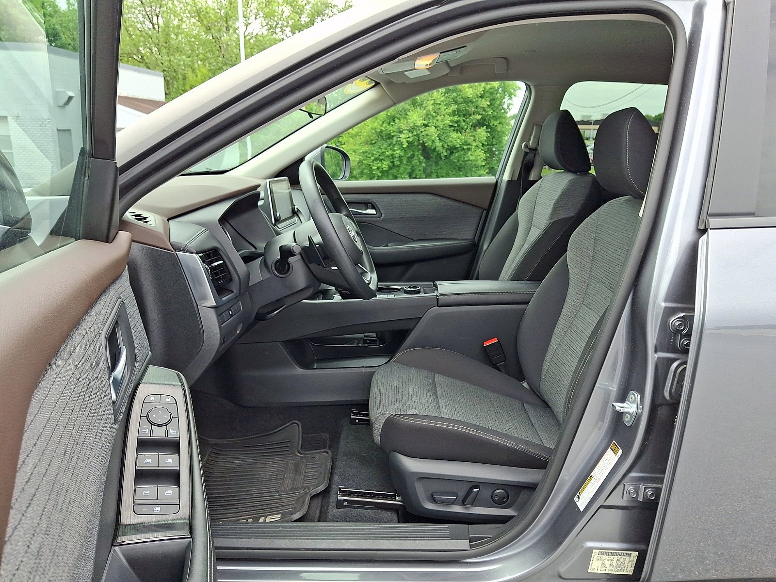 Used 2022 Nissan Rogue SV AWD/4WD image 15