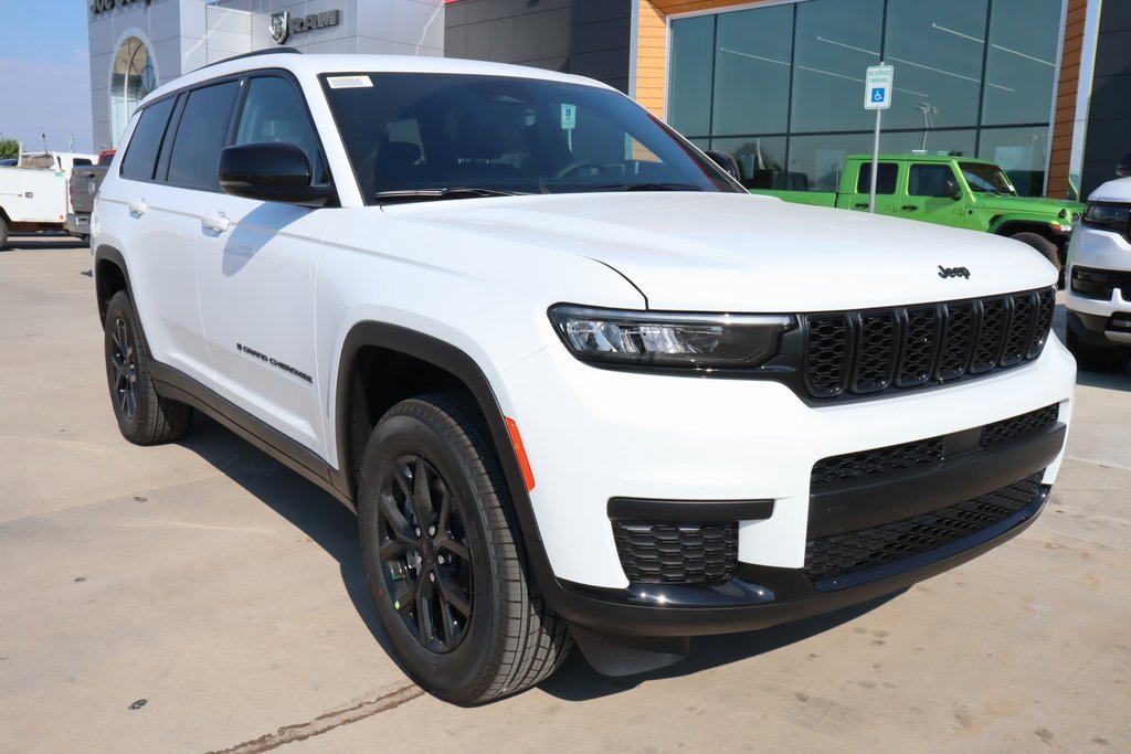 New 2025 Jeep Grand Cherokee L Laredo image 1