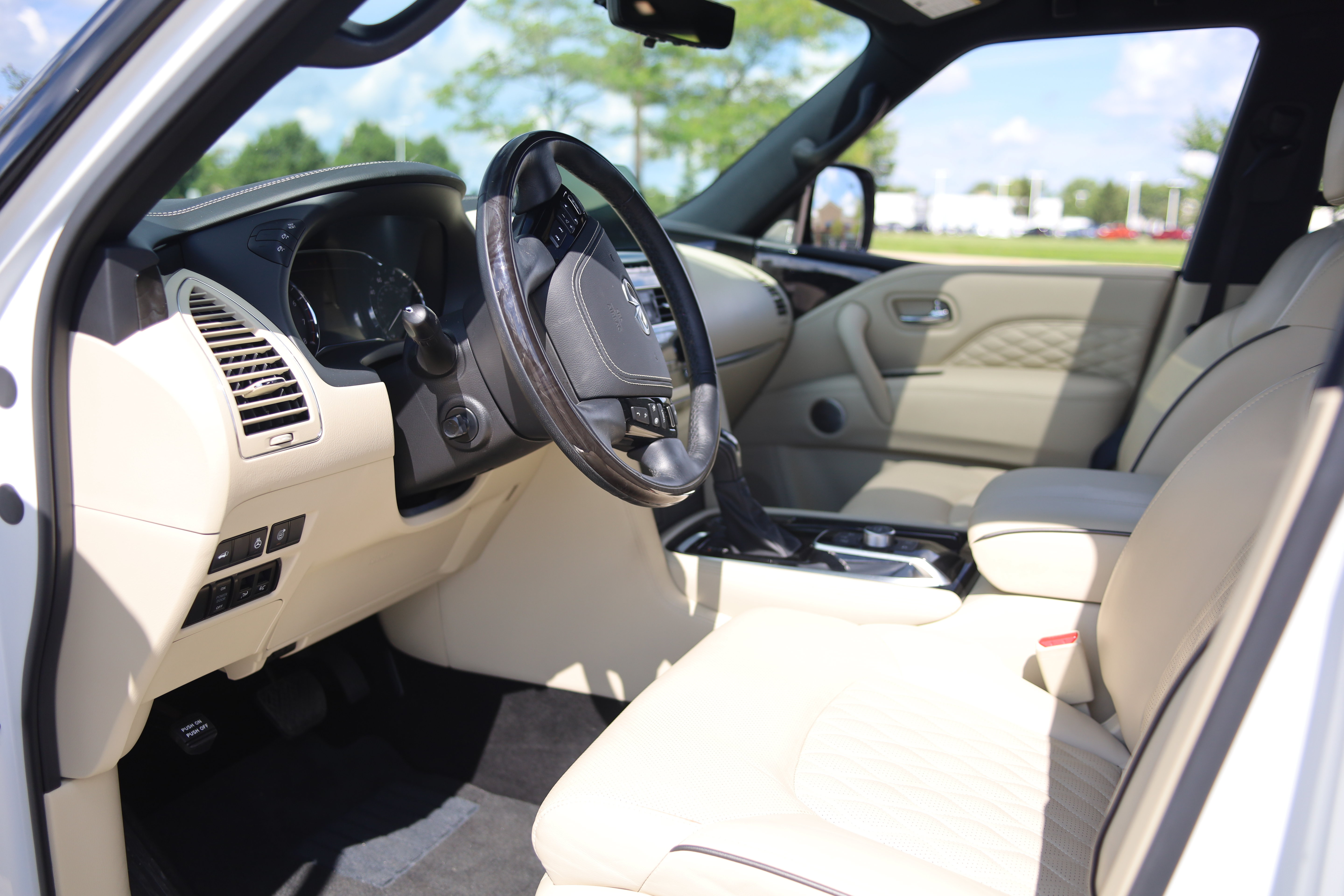 Used 2024 INFINITI QX80 Sensory w/ Cargo Package AWD/4WD image 12