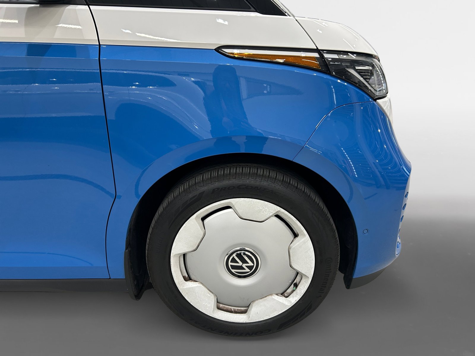 Used 2025 Volkswagen ID. Buzz 1st Edition image 17