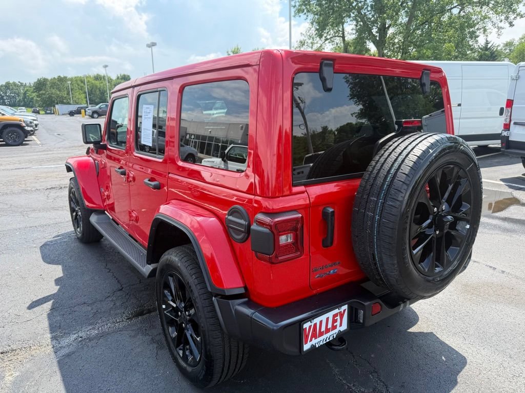 Used 2025 Jeep Wrangler Unlimited Sahara AWD/4WD image 6