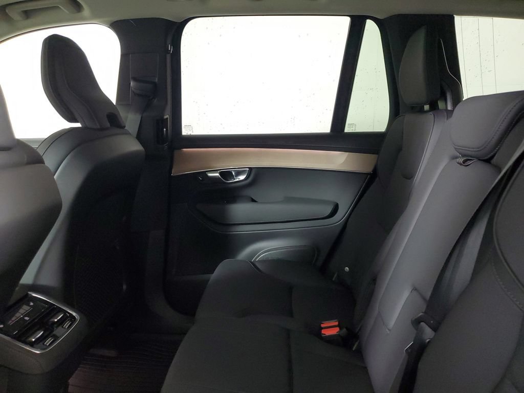 Used 2025 Volvo XC90 B6 Plus w/ Protection Package Premier AWD/4WD image 12