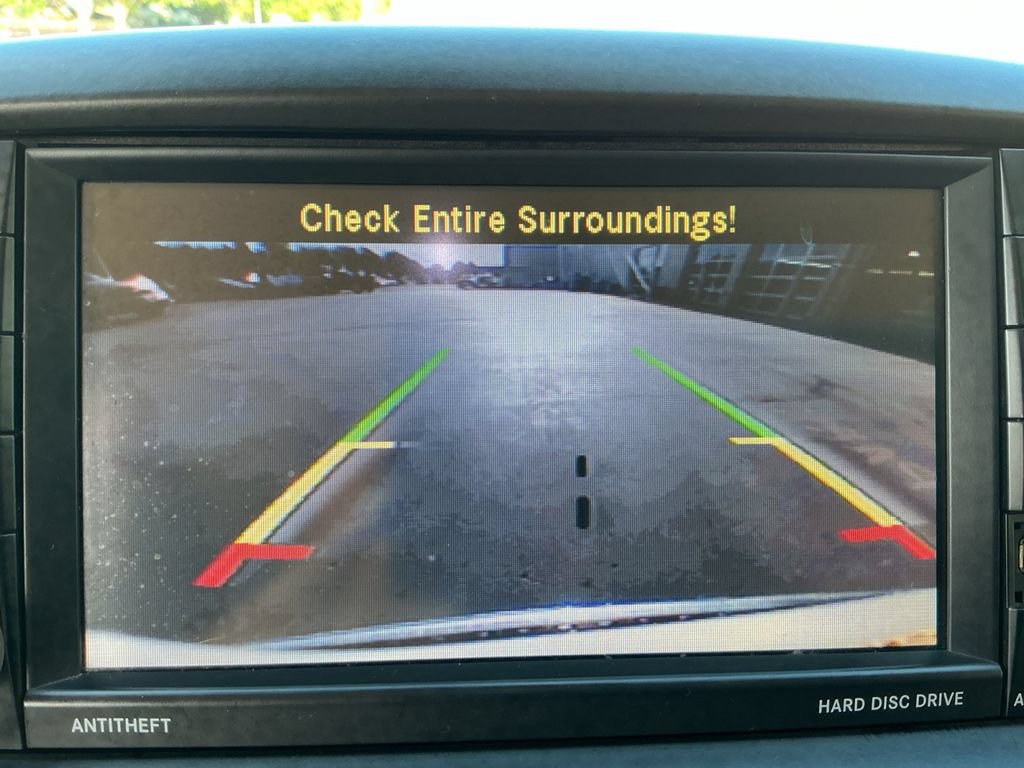 Used 2016 Chrysler Town & Country Touring FWD image 16