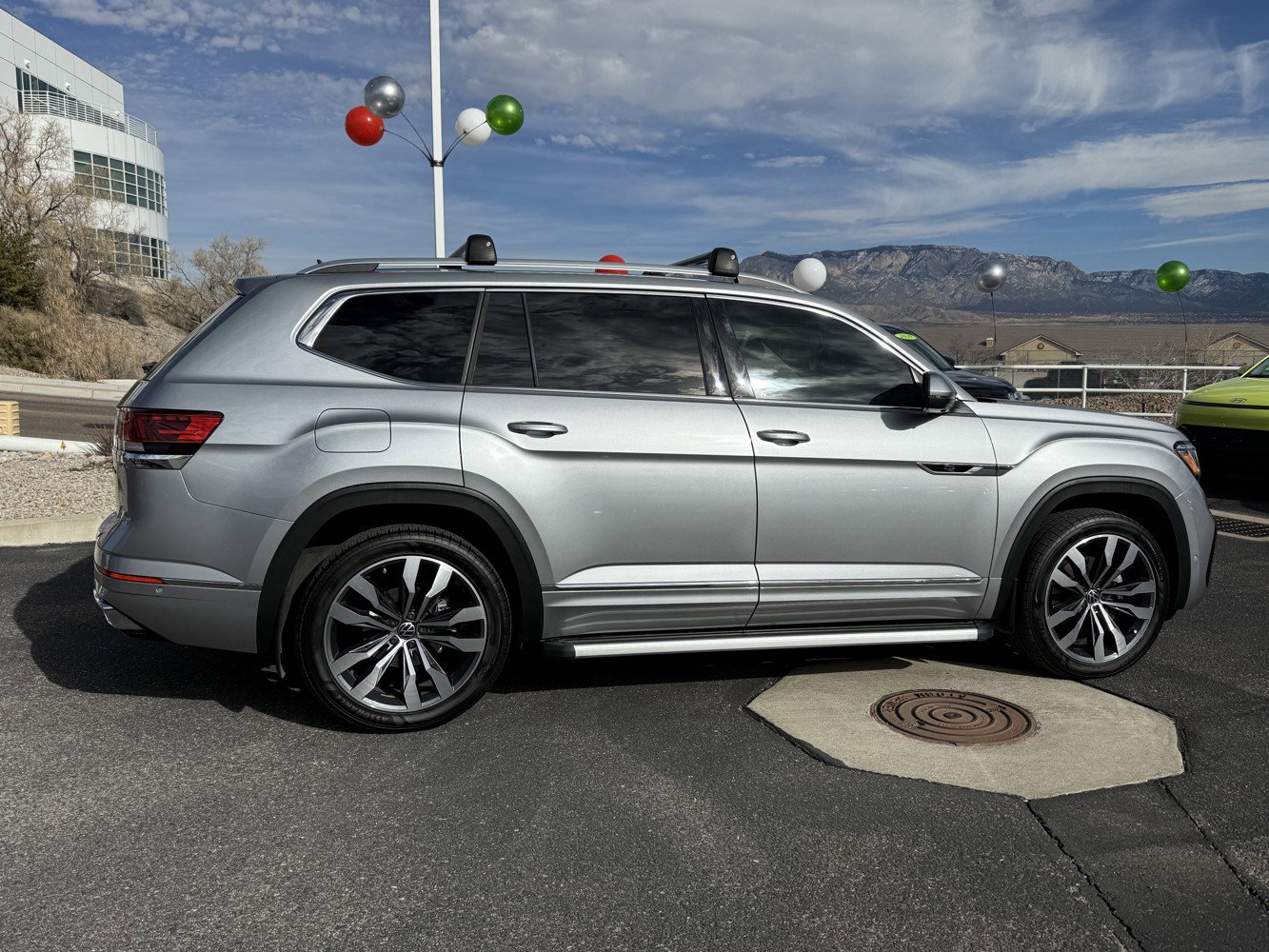 Used 2023 Volkswagen Atlas SEL Premium image 4