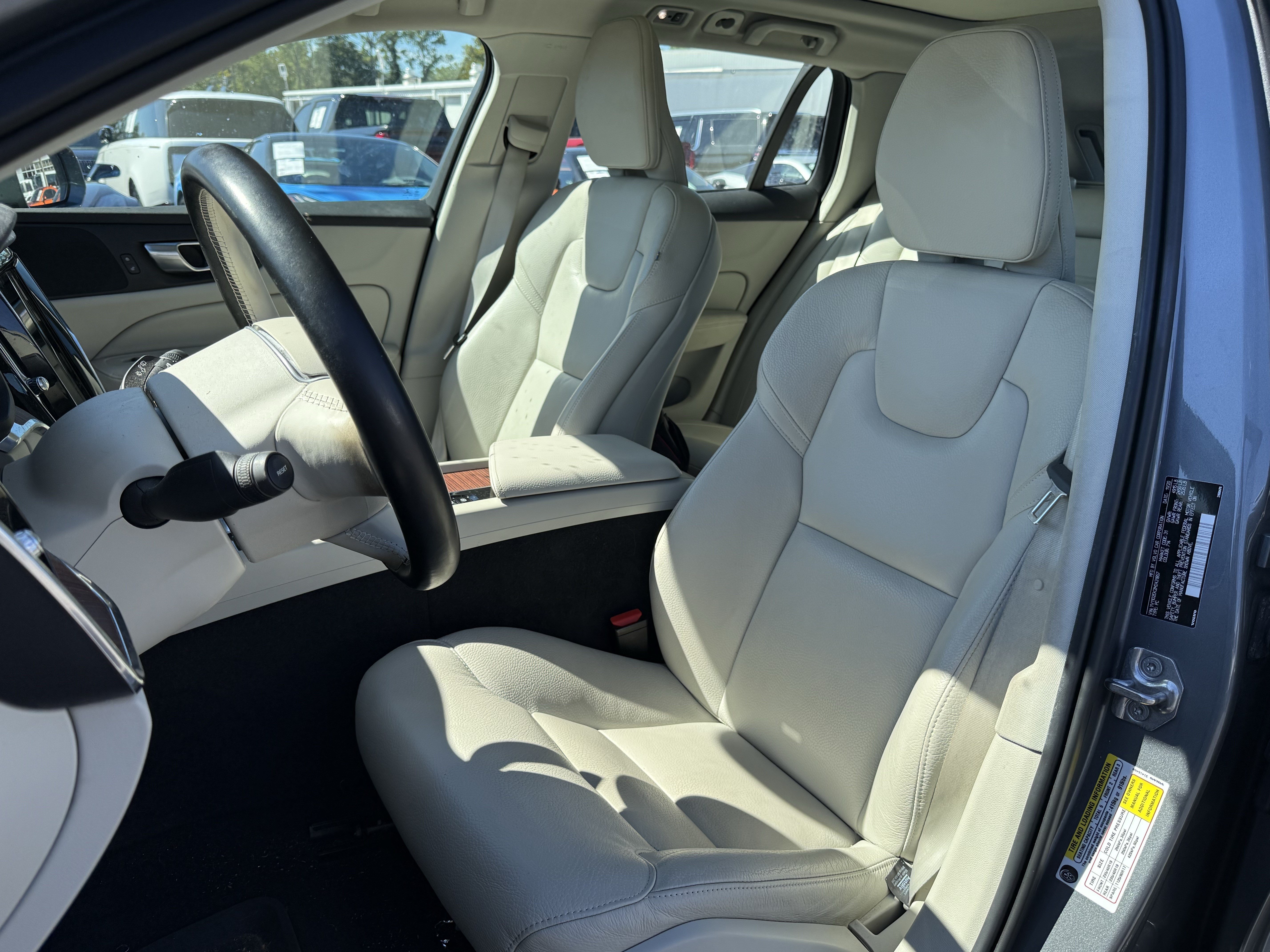 Used 2021 Volvo V60 T5 Momentum w/ Premium Package FWD image 7