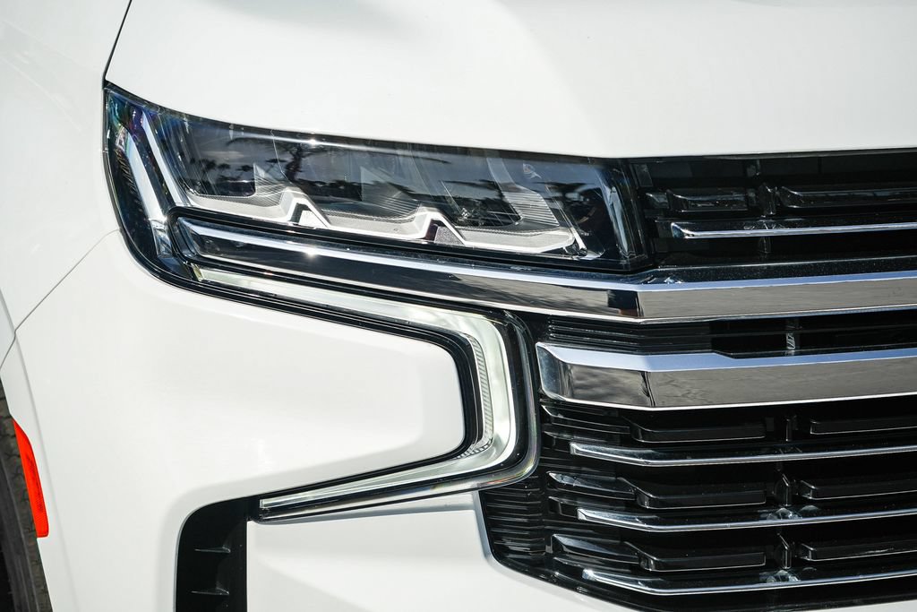 Used 2023 Chevrolet Suburban LT w/ Luxury Package RWD image 8