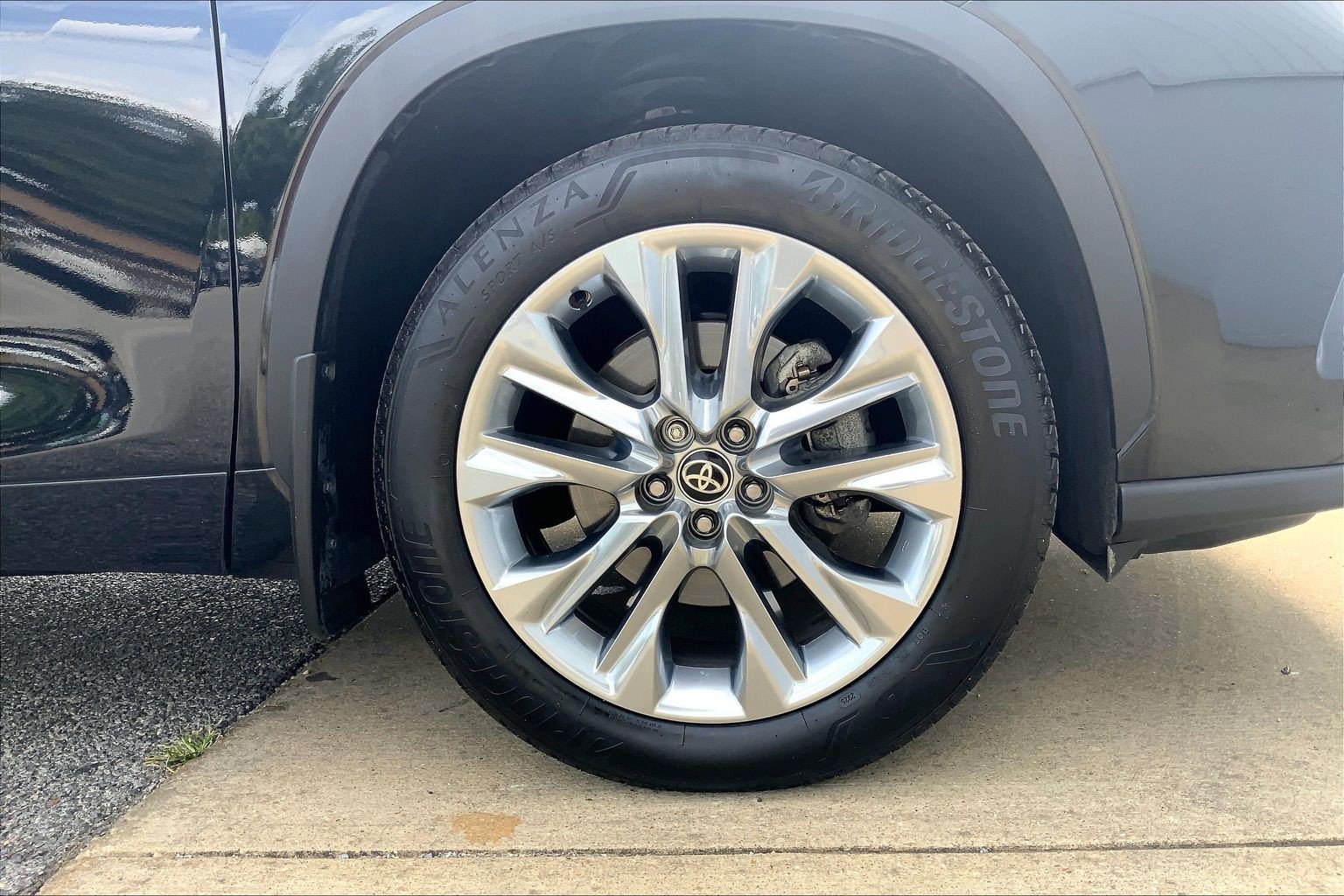 Used 2026 Toyota Highlander Limited AWD/4WD image 11