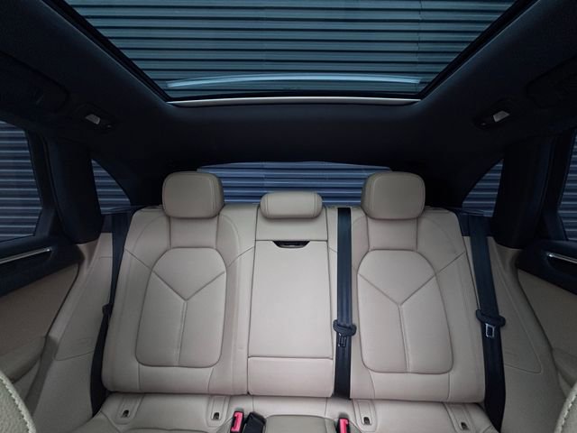 Certified 2021 Porsche Macan AWD/4WD image 25