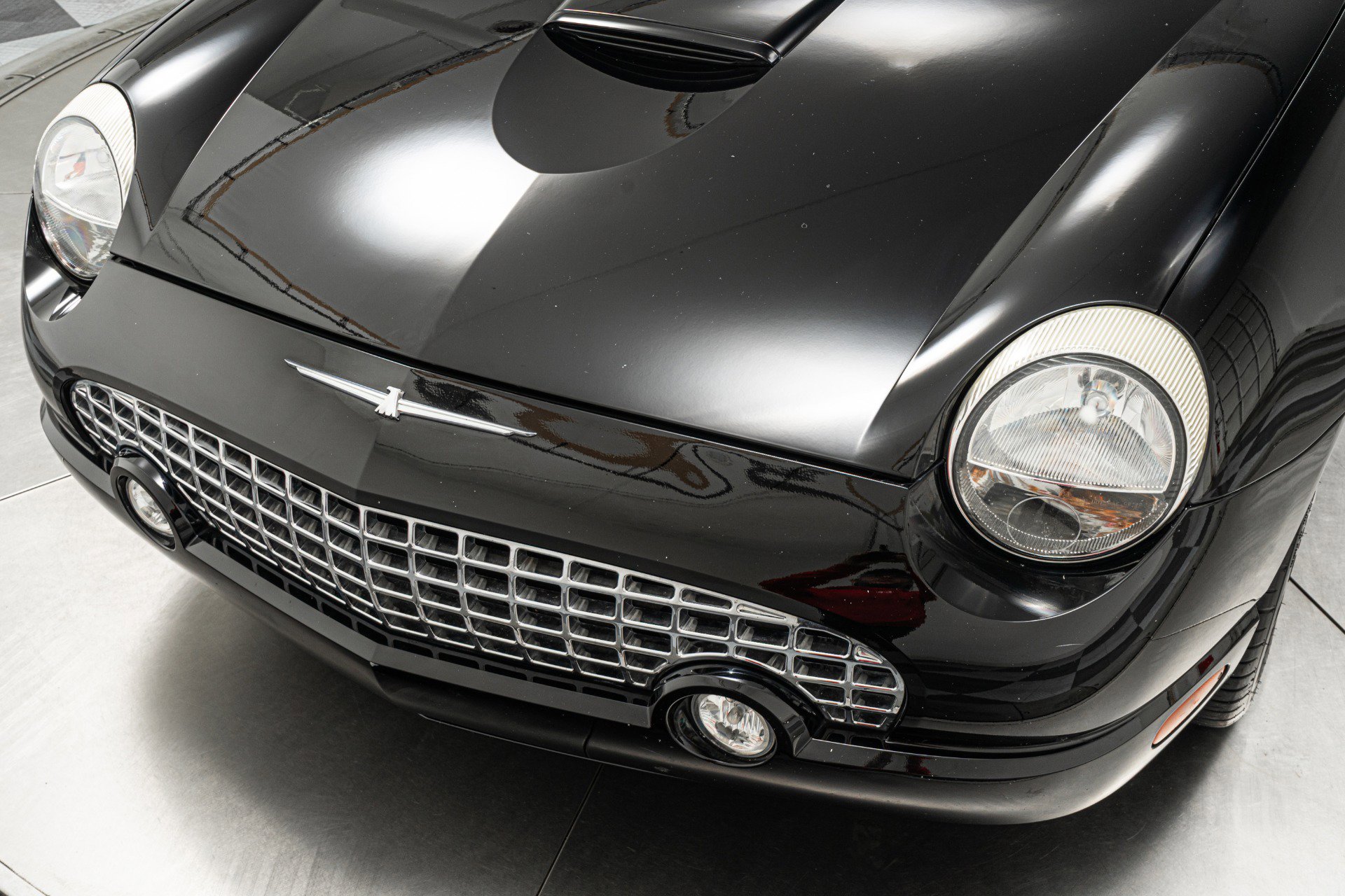 Used 2003 Ford Thunderbird image 34