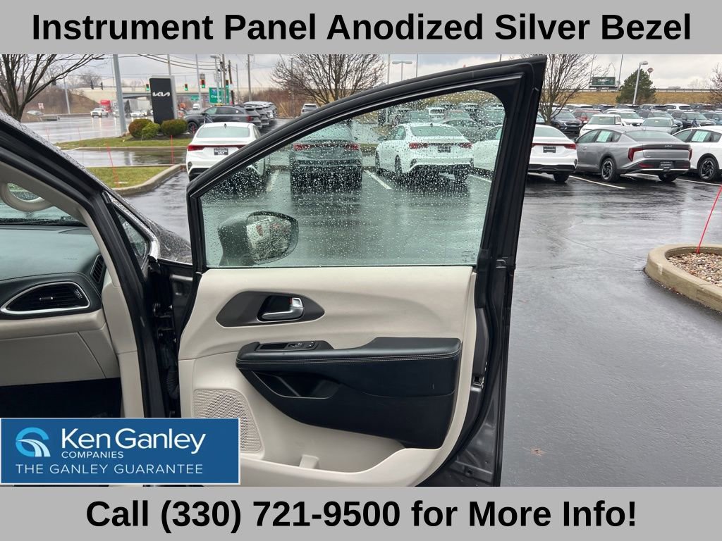 Used 2021 Chrysler Pacifica Touring-L w/ Uconnect Theater Family Group image 60