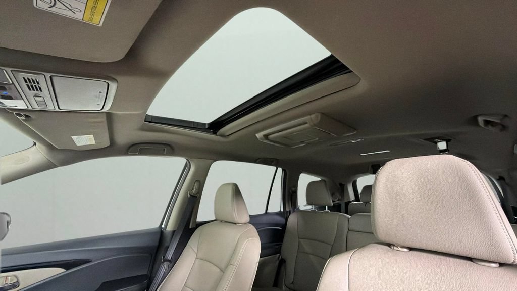Used 2017 Honda Pilot Touring image 26