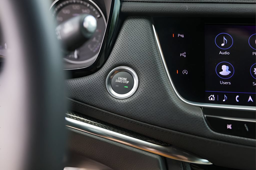 Certified 2025 Cadillac XT5 Sportv w/ Technology Package AWD/4WD image 18