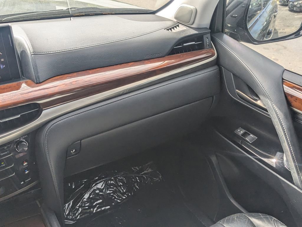 Used 2017 Lexus LX 570 4WD w/ Luxury Package image 16