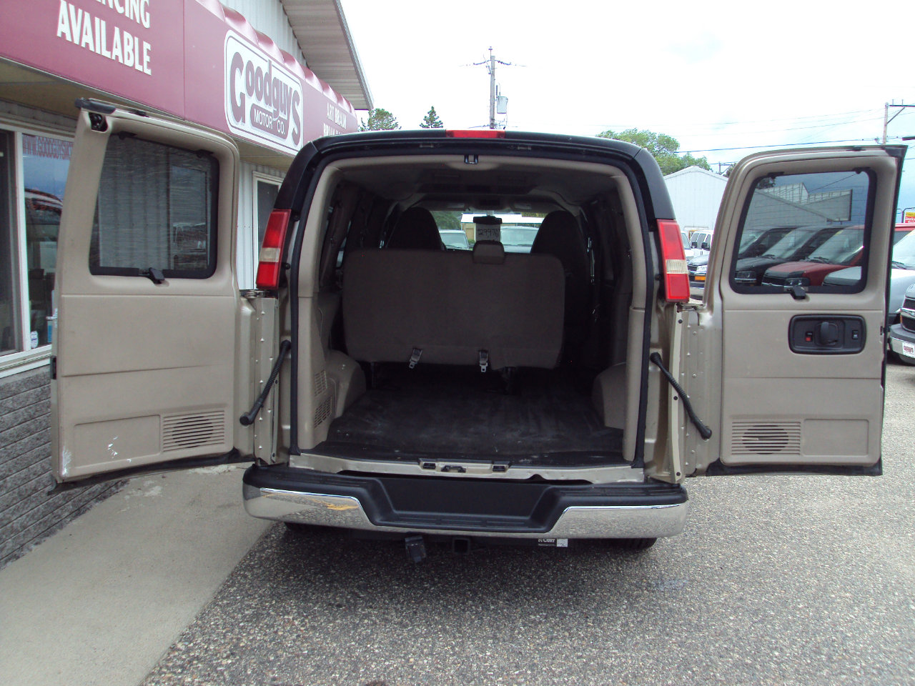 Used 2011 Chevrolet Express 1500 LT w/ LT Preferred Equipment Group image 9