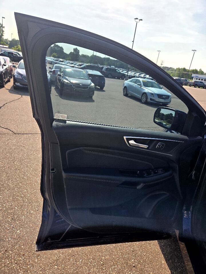 Used 2016 Ford Edge Titanium w/ Equipment Group 301A image 10