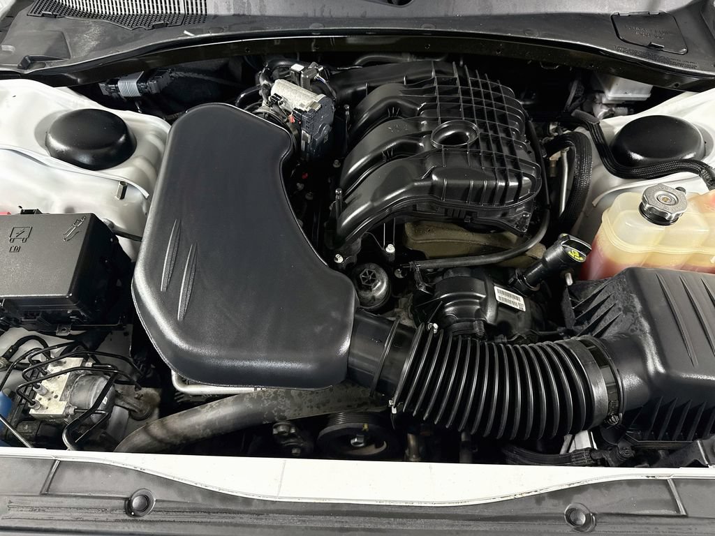 Used 2023 Chrysler 300 Touring w/ Sport Appearance Package RWD image 31