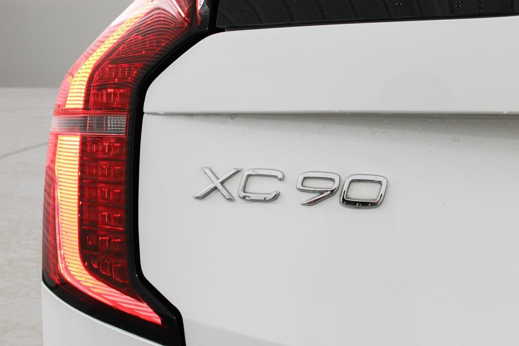 Certified 2025 Volvo XC90 B5 Ultra AWD/4WD image 32