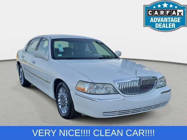 Used 2008 Lincoln Town Car Signature Limited RWD image 3