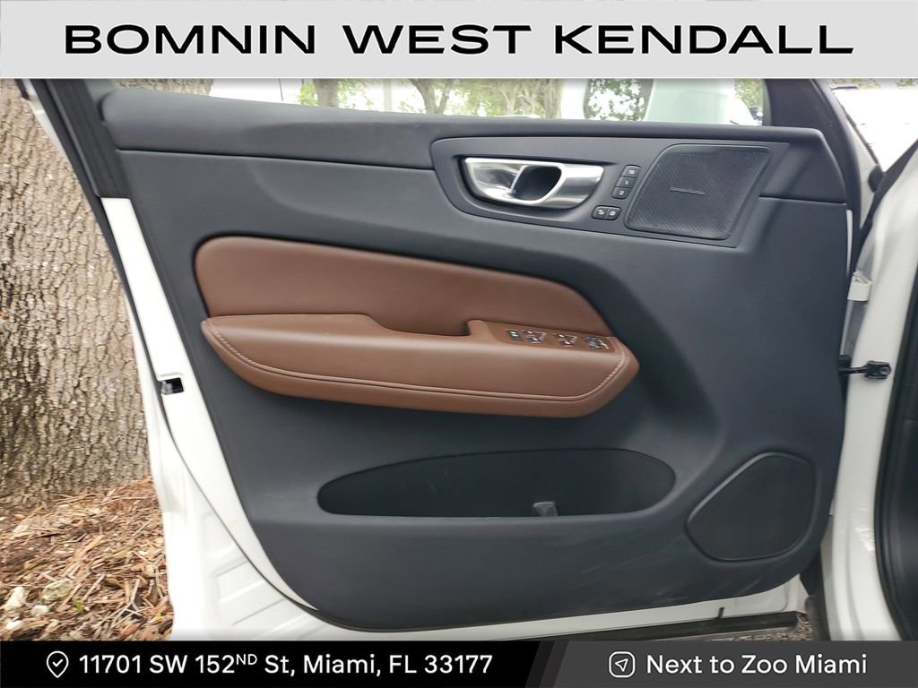 Used 2023 Volvo XC60 T8 Plus image 14