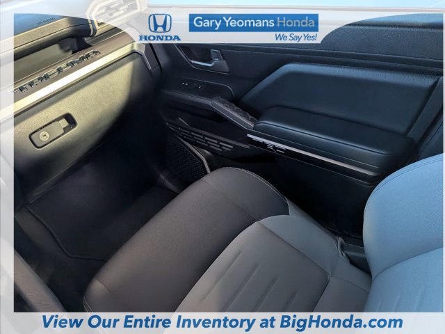 Used 2025 Toyota Tacoma TRD Sport AWD/4WD image 18