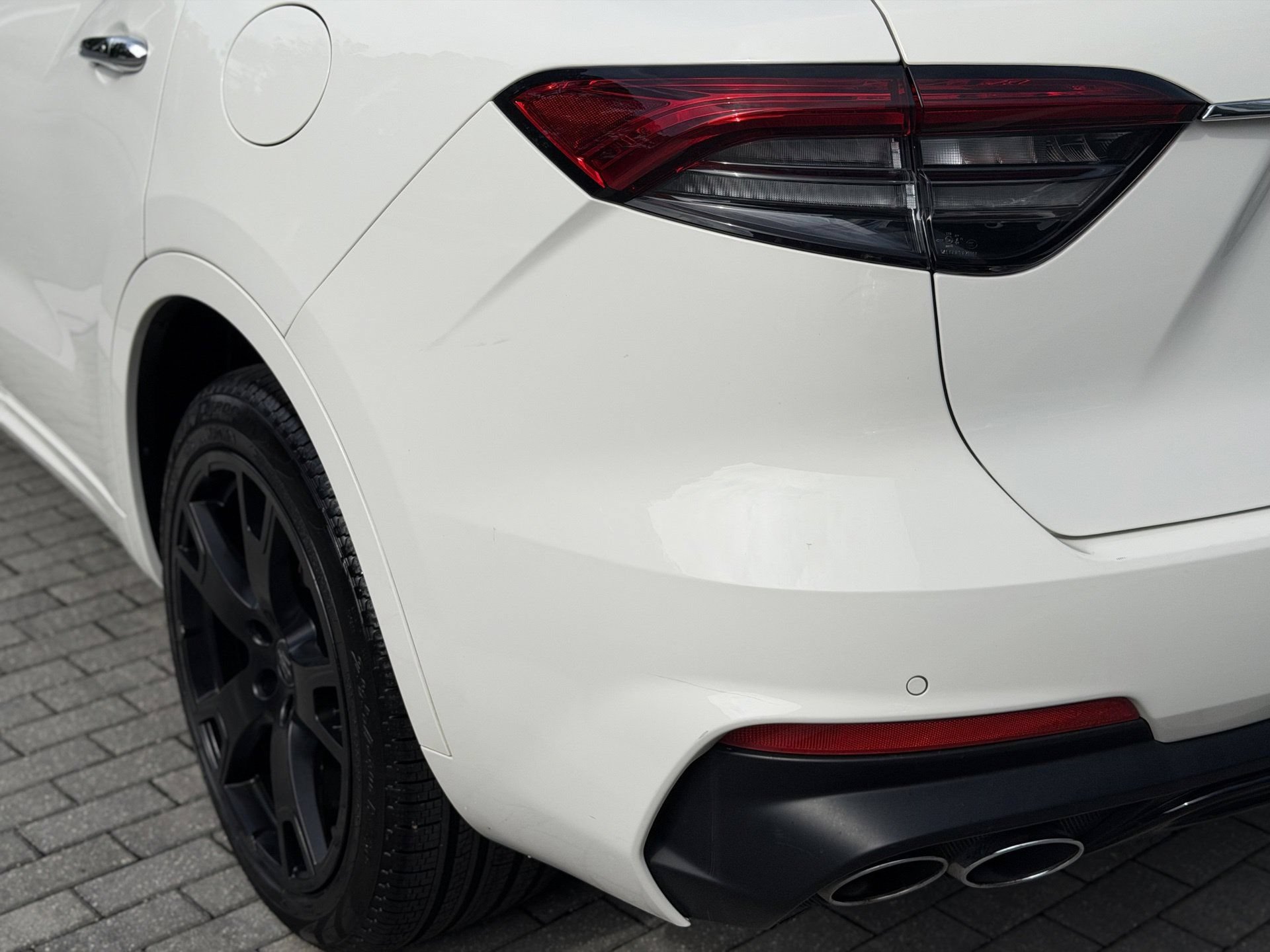 Used 2023 Maserati Levante Modena AWD/4WD image 16