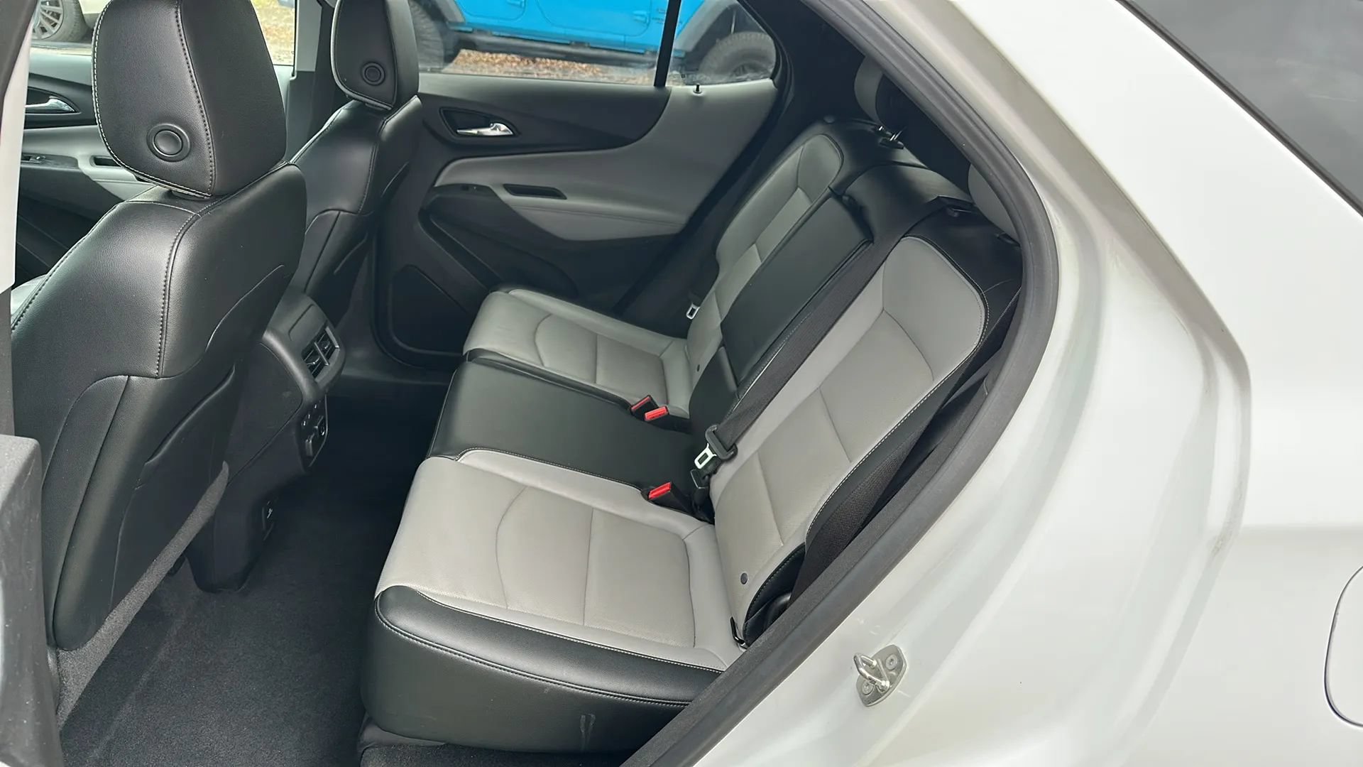 Used 2018 Chevrolet Equinox Premier FWD image 18