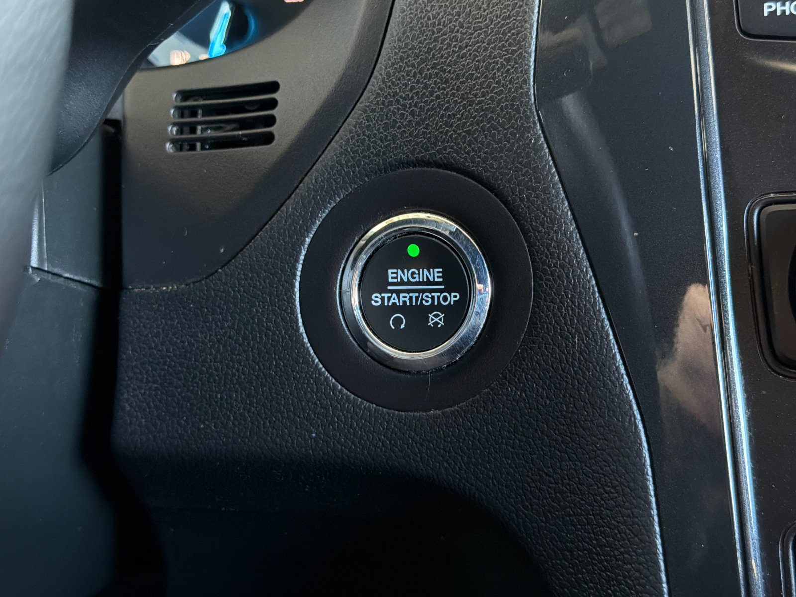 Used 2018 Ford Explorer XLT FWD image 21