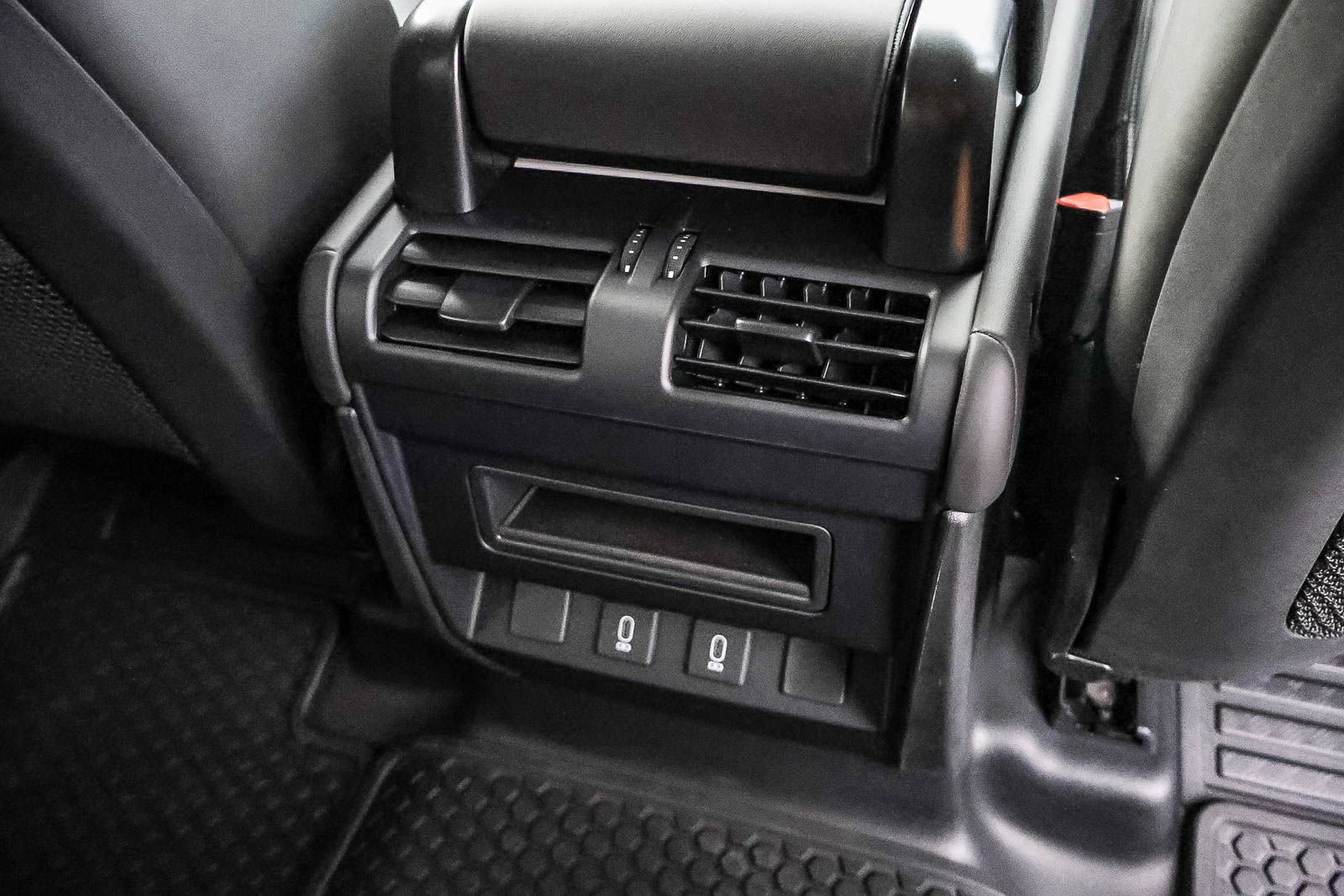 New 2026 Land Rover Defender 110 S AWD/4WD image 21