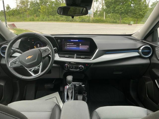 Used 2025 Chevrolet Trax LT w/ Driver Confidence Package FWD image 21