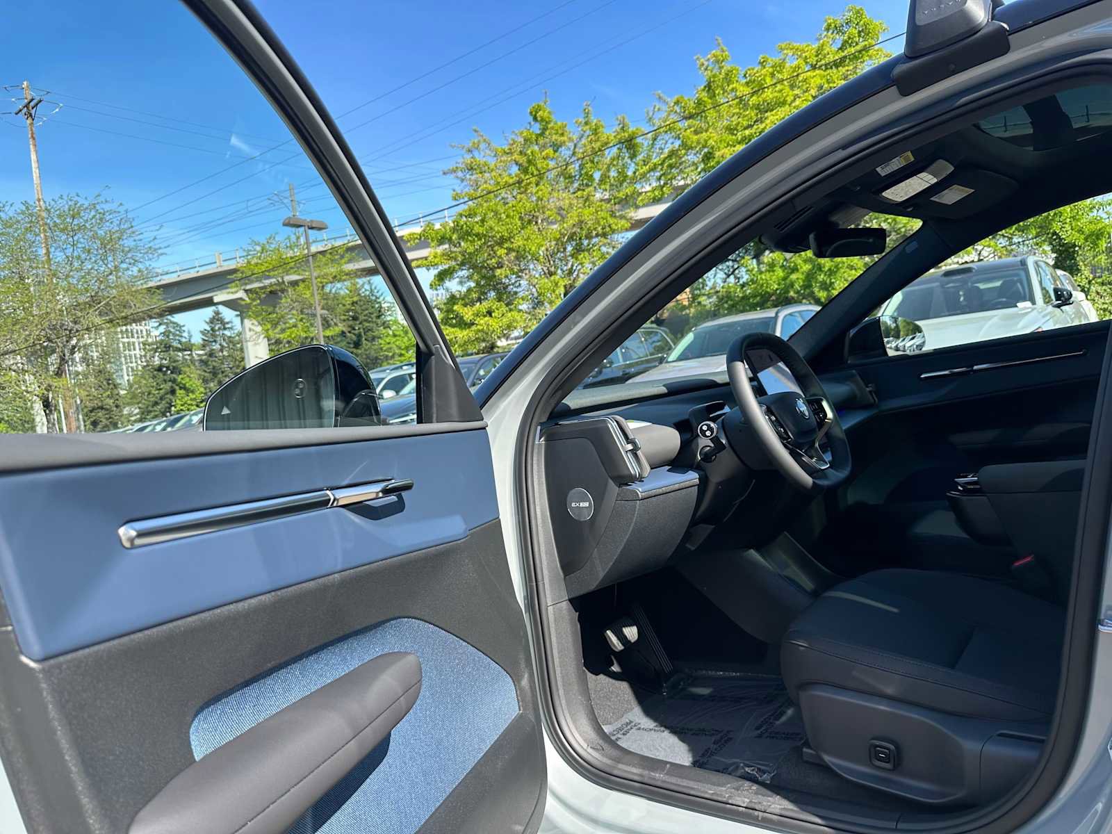 New 2026 Volvo EX30 Cross Country Ultra w/ Protection Package Premier AWD/4WD image 20