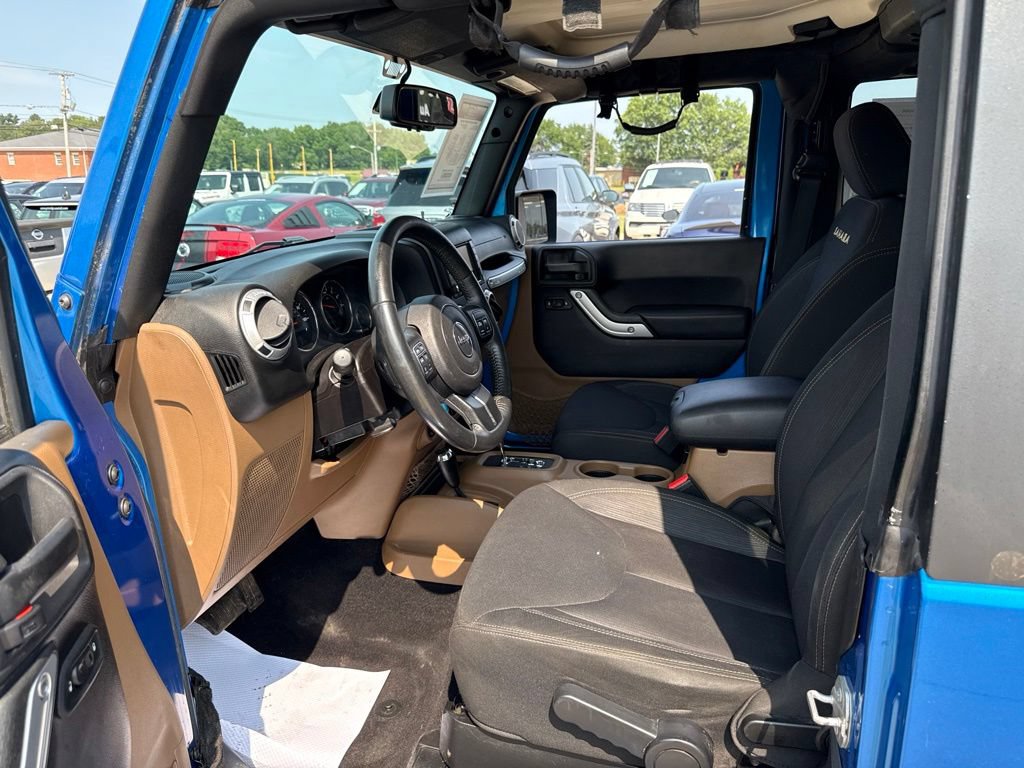 Used 2015 Jeep Wrangler Sahara w/ Connectivity Group AWD/4WD image 22
