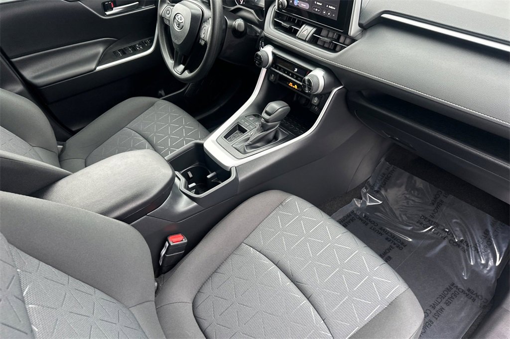 Used 2025 Toyota RAV4 XLE image 18