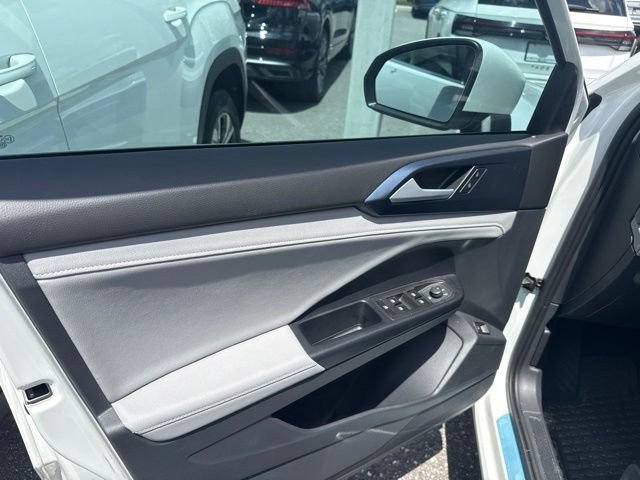 Used 2024 Volkswagen Taos SE FWD image 17
