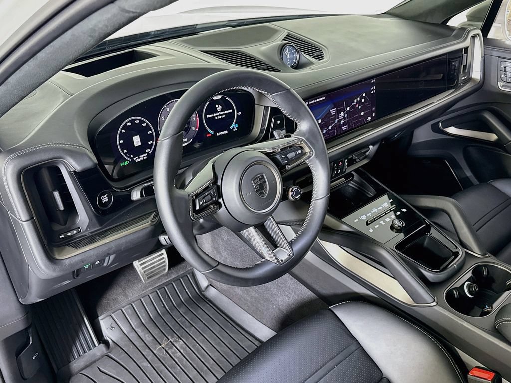 Certified 2025 Porsche Cayenne Turbo AWD/4WD image 4