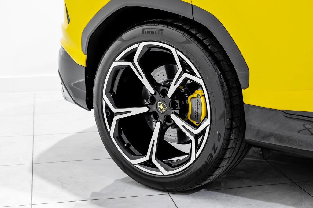 Used 2022 Lamborghini Urus AWD/4WD image 48