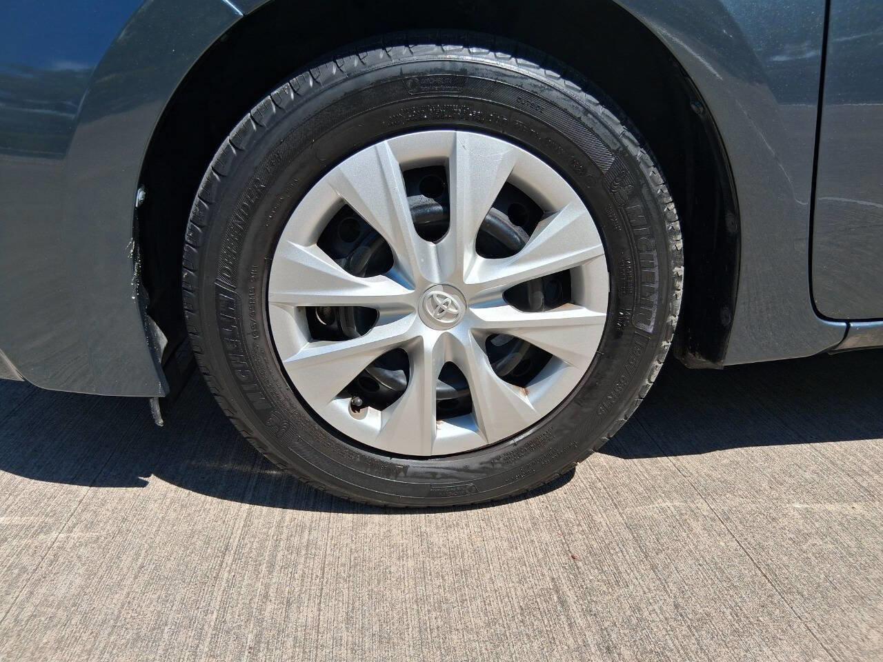 Used 2015 Toyota Corolla L image 23