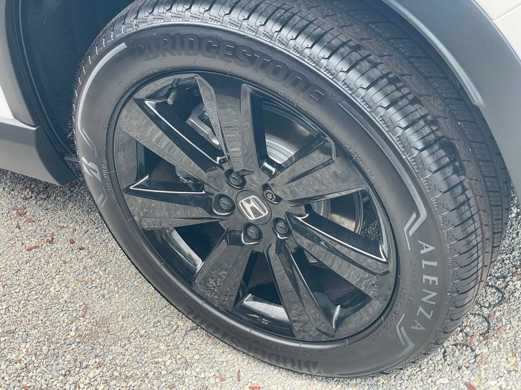 Used 2025 Honda Pilot Black Edition image 32