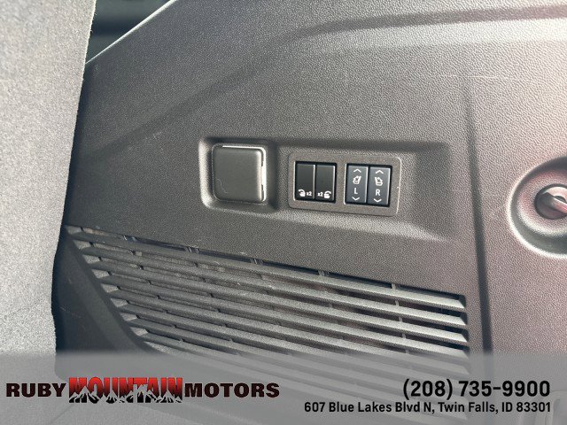 Used 2024 GMC Yukon Denali image 28