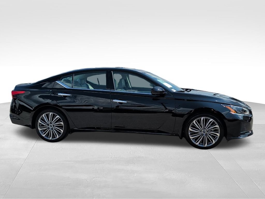 Used 2024 Nissan Altima 2.5 SL FWD image 4